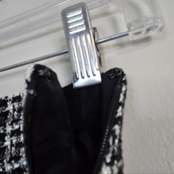 Chic Black and White Tweed Skirt - Picture 6 of 10